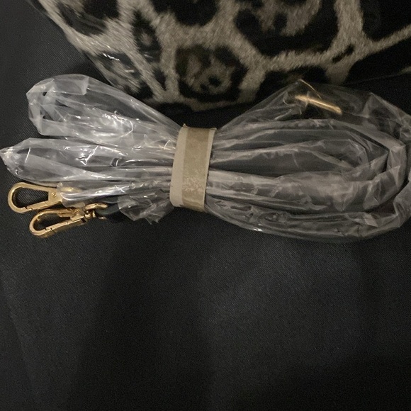 UNBRANDED MOB WIFE PURSE BIG STUDDED CLOSURE NEW SHOULDER STRAP Leopard Print - Picture 7 of 15